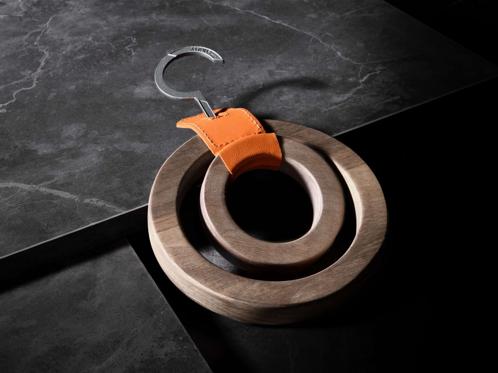 Muffy Series Scarf Holder